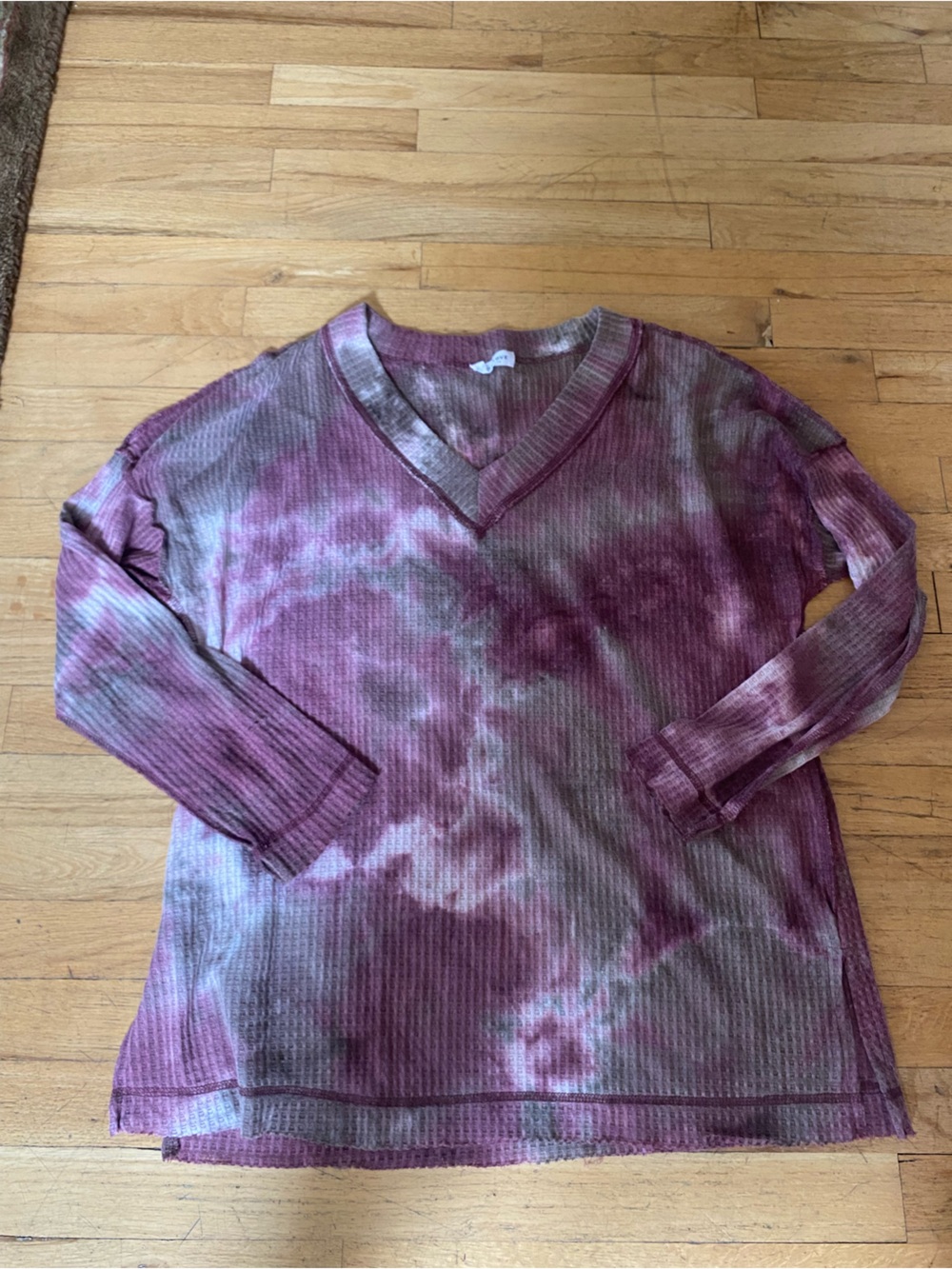 First love great top. Very light weight. V neck. Long sleeves. Gorg colors!! LG